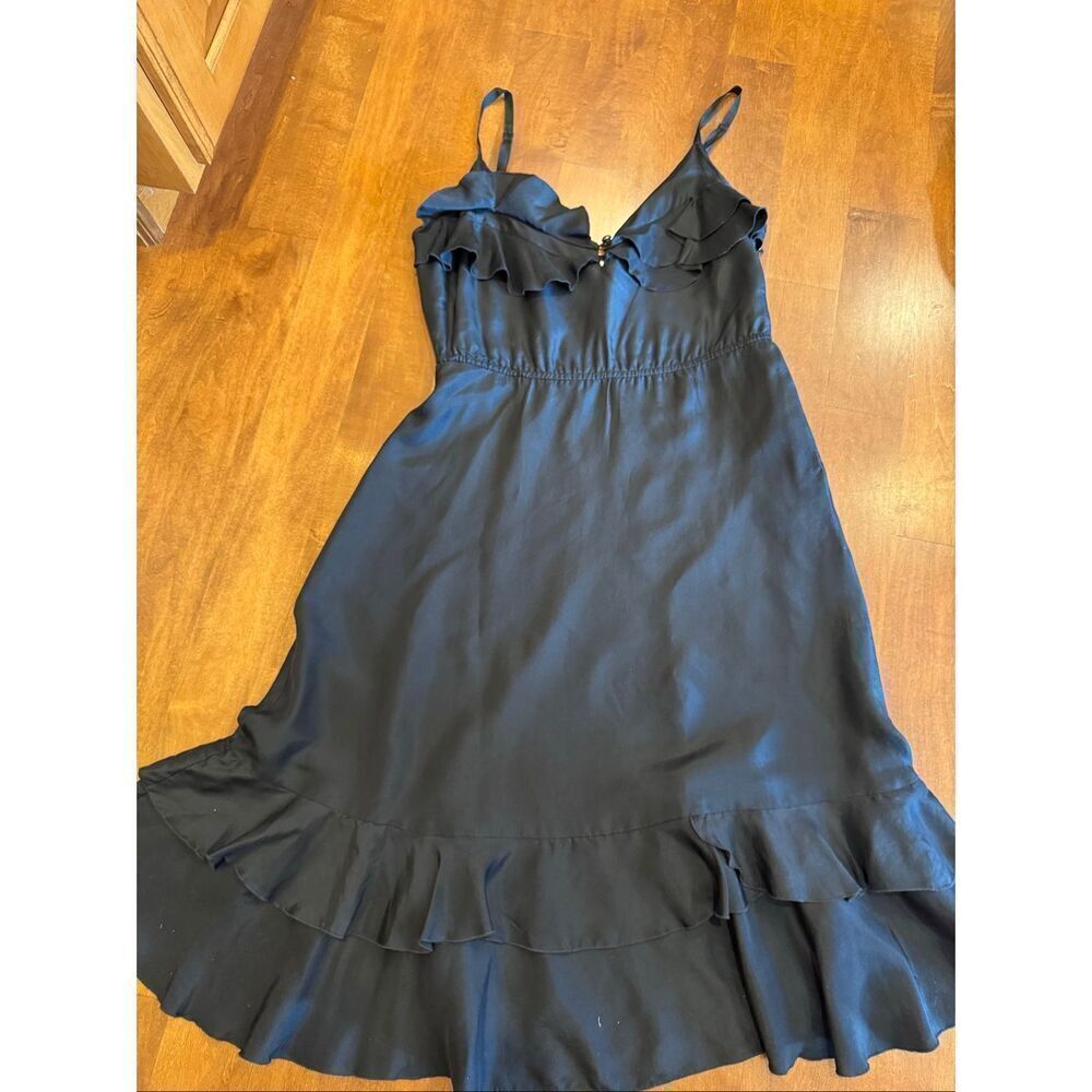 Woman’s Kimchi Blue 100% silk little black dress size 2